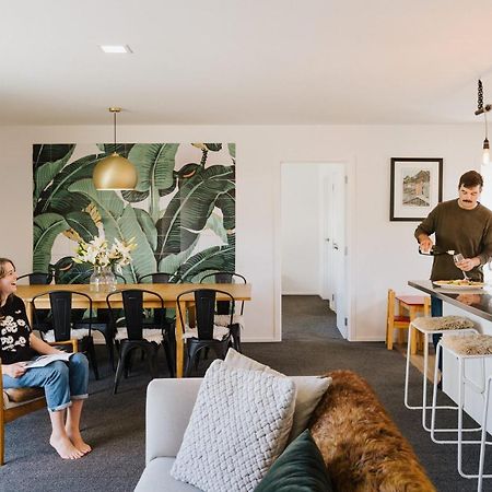 5 - Delightful Space In Tranquil Neighbourhood, Close To The Lake ワナカ エクステリア 写真