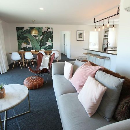 5 - Delightful Space In Tranquil Neighbourhood, Close To The Lake ワナカ エクステリア 写真