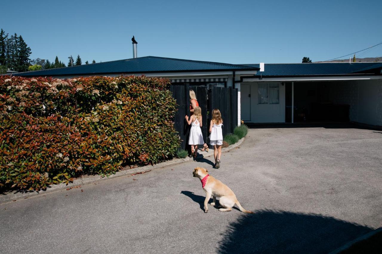 5 - Delightful Space In Tranquil Neighbourhood, Close To The Lake ワナカ エクステリア 写真