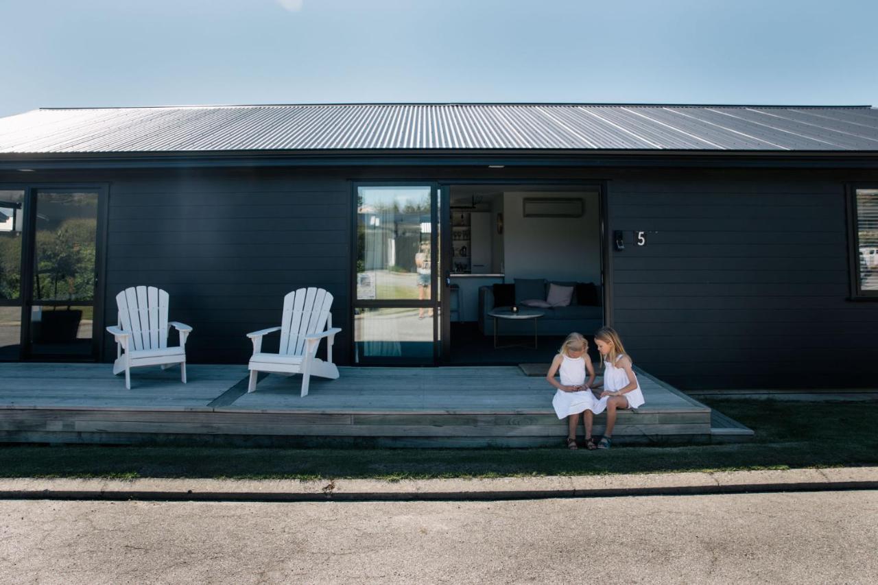 5 - Delightful Space In Tranquil Neighbourhood, Close To The Lake ワナカ エクステリア 写真