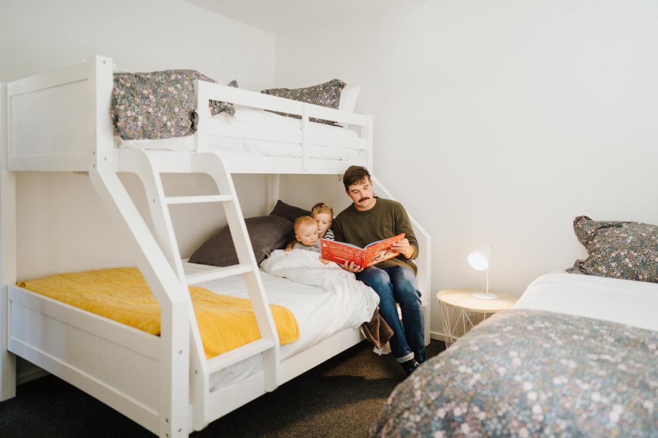5 - Delightful Space In Tranquil Neighbourhood, Close To The Lake ワナカ エクステリア 写真