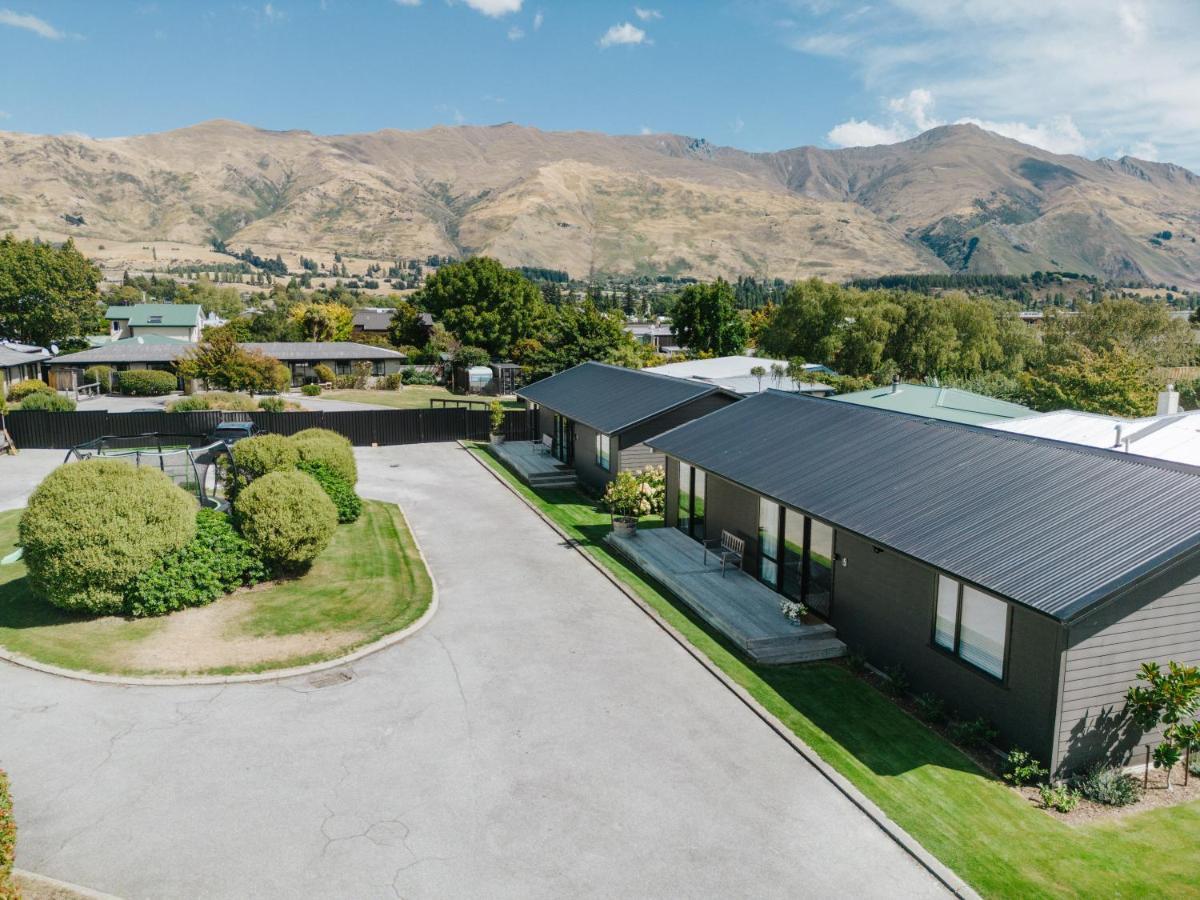 5 - Delightful Space In Tranquil Neighbourhood, Close To The Lake ワナカ エクステリア 写真