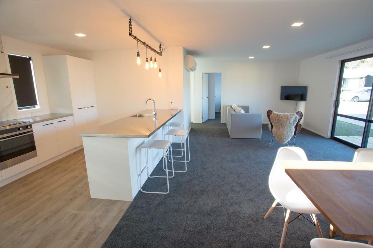 5 - Delightful Space In Tranquil Neighbourhood, Close To The Lake ワナカ エクステリア 写真