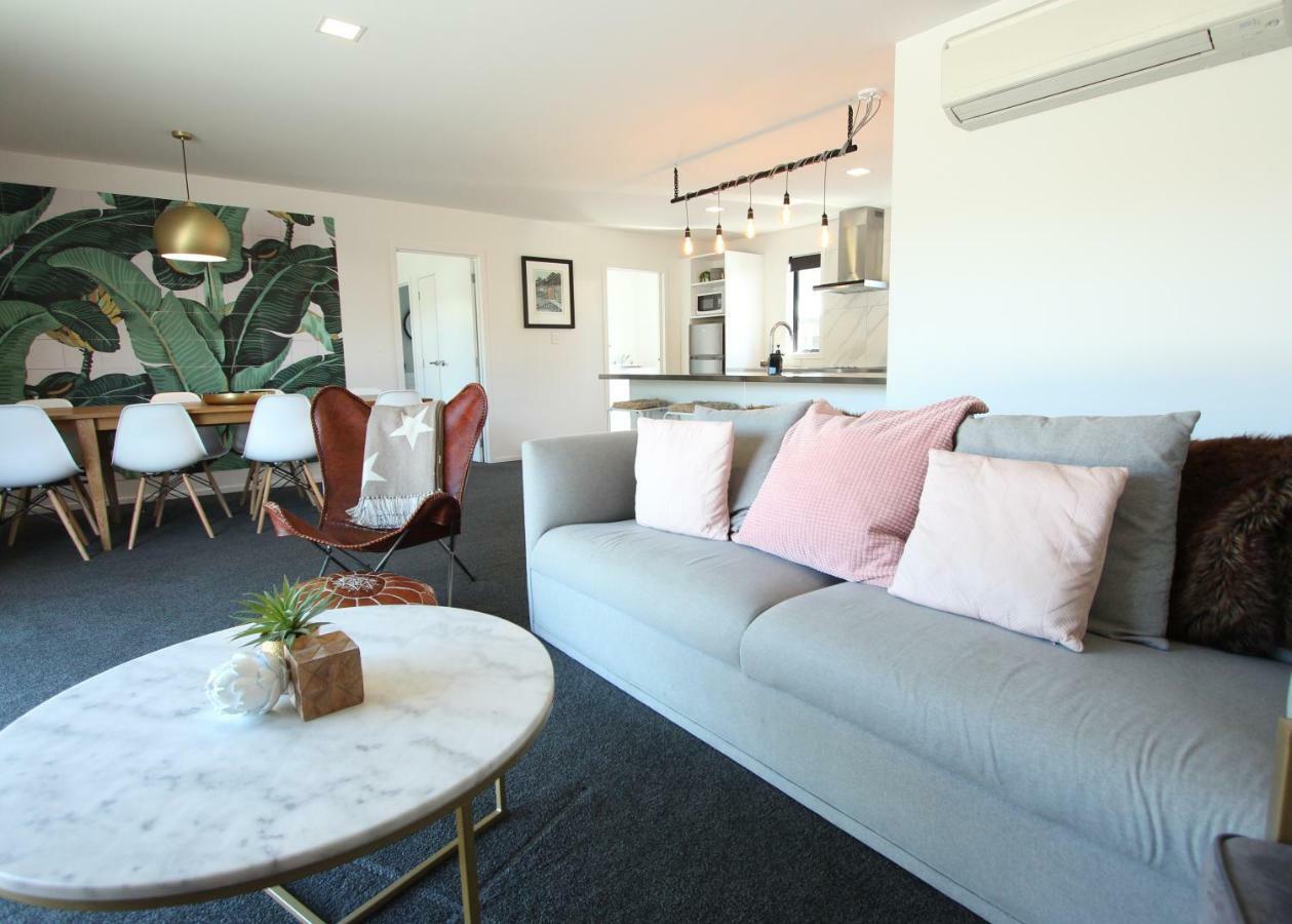 5 - Delightful Space In Tranquil Neighbourhood, Close To The Lake ワナカ エクステリア 写真
