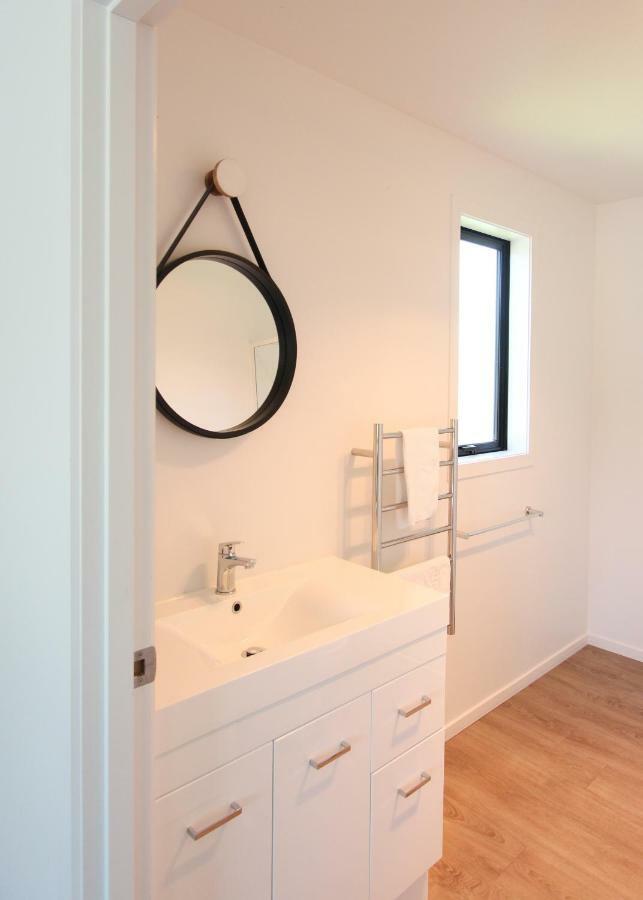 5 - Delightful Space In Tranquil Neighbourhood, Close To The Lake ワナカ エクステリア 写真