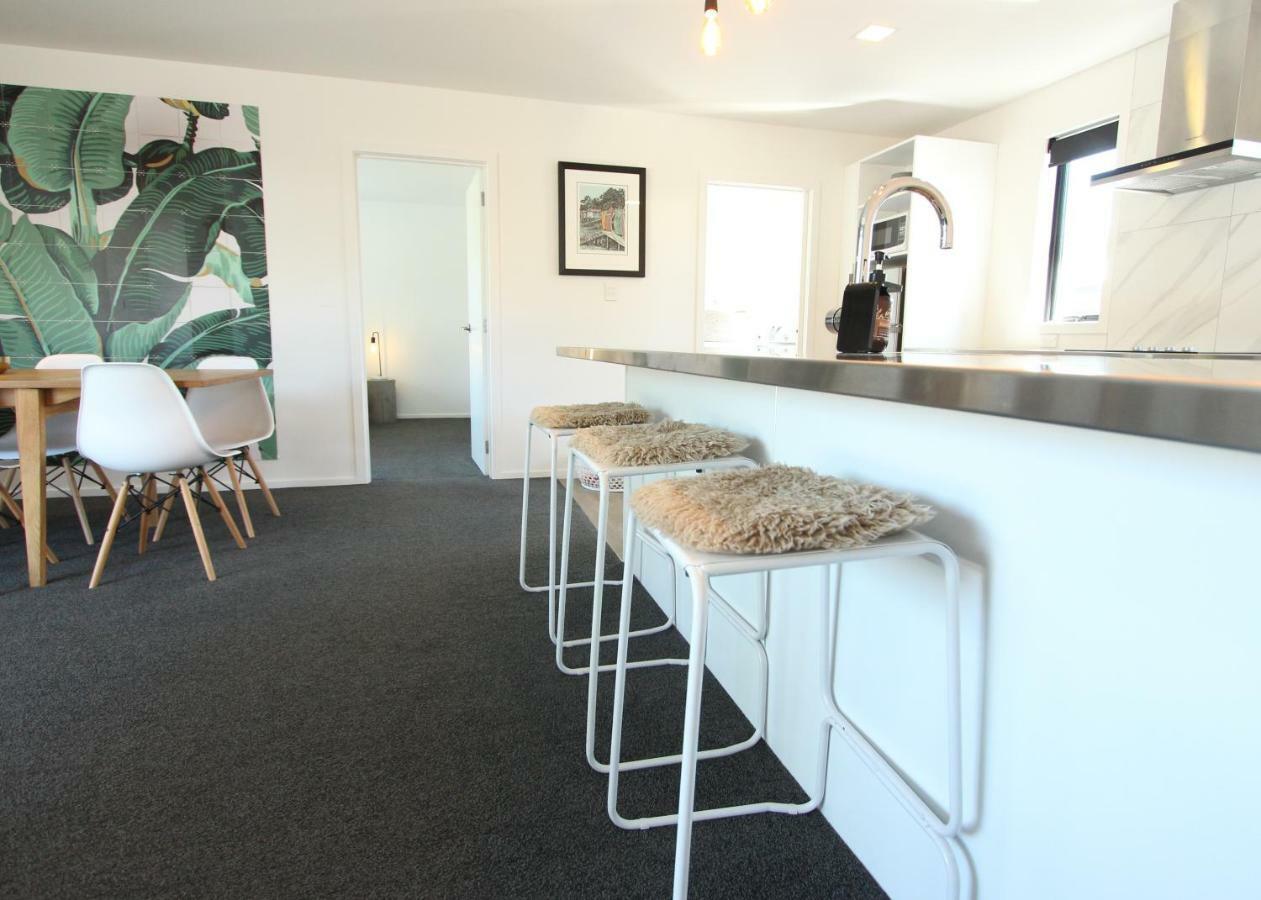 5 - Delightful Space In Tranquil Neighbourhood, Close To The Lake ワナカ エクステリア 写真