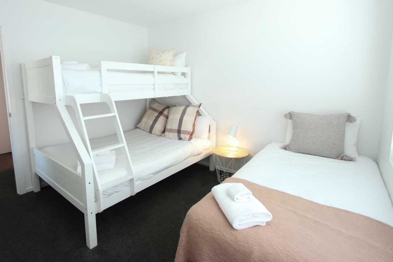 5 - Delightful Space In Tranquil Neighbourhood, Close To The Lake ワナカ エクステリア 写真