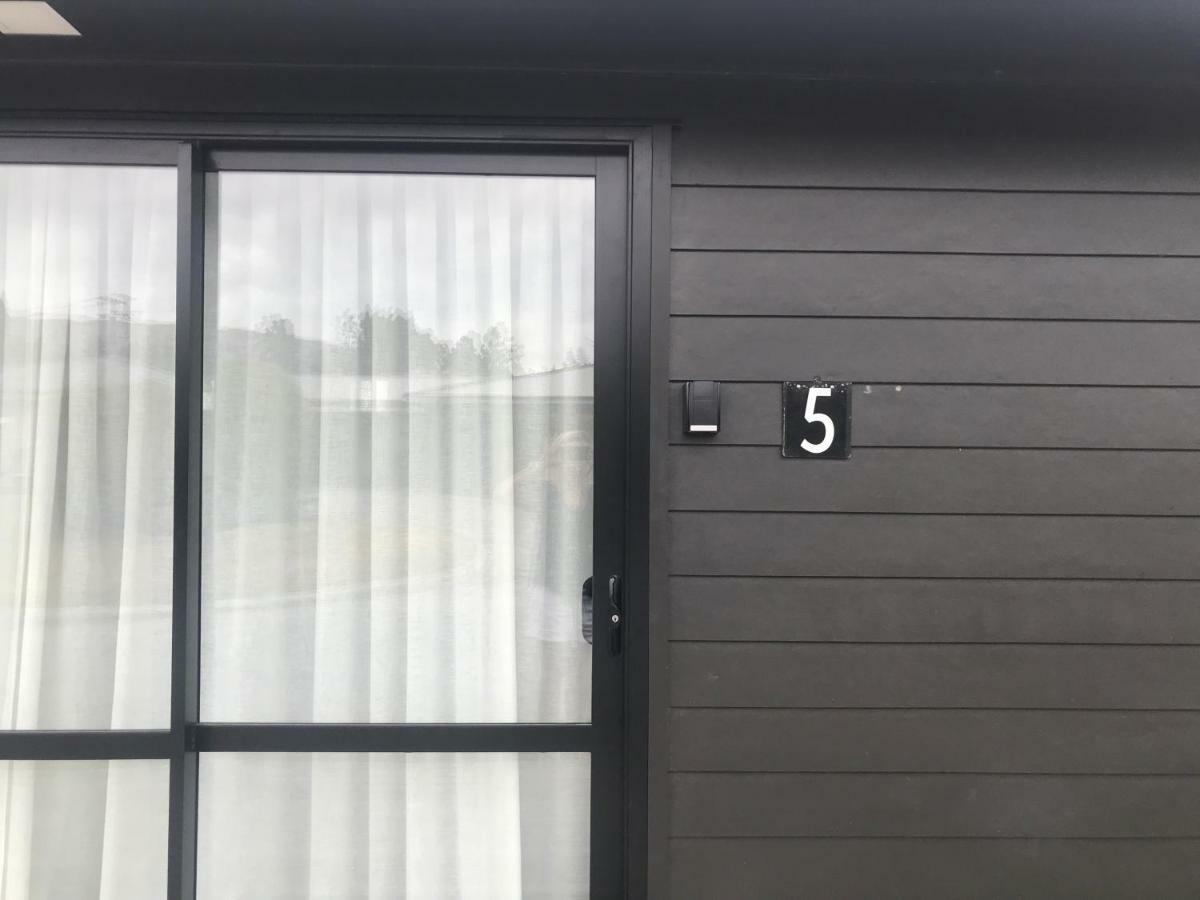 5 - Delightful Space In Tranquil Neighbourhood, Close To The Lake ワナカ エクステリア 写真